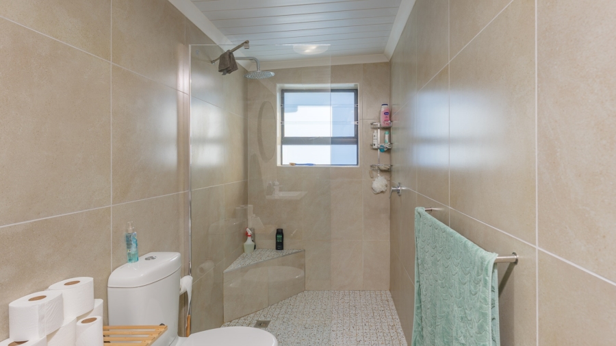 4 Bedroom Property for Sale in Struisbaai Western Cape